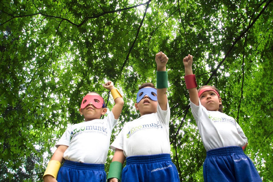 Estudiantes con Conciencia ecológica y cuidado con el medio ambiente