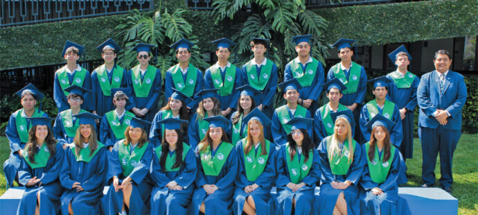 Estudiantes graduados de Tercero de Bachillerato paralelo A de la Unidad Educativa Particular Bilingüe Ecomundo, promoción 2026.