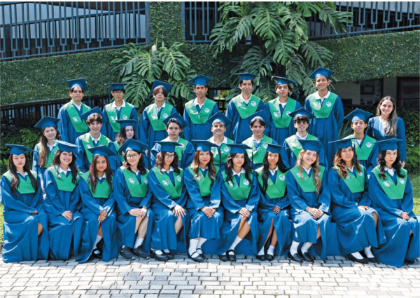 Estudiantes graduados de Tercero de Bachillerato paralelo C de la Unidad Educativa Particular Bilingüe Ecomundo, promoción 2026.